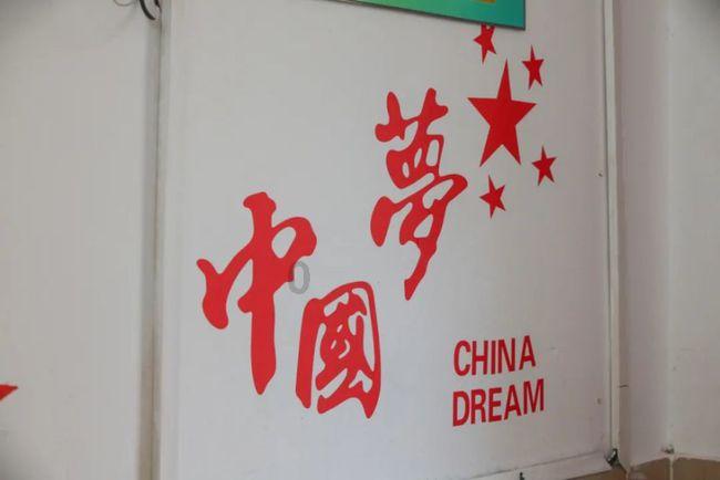 救援旅行男孩